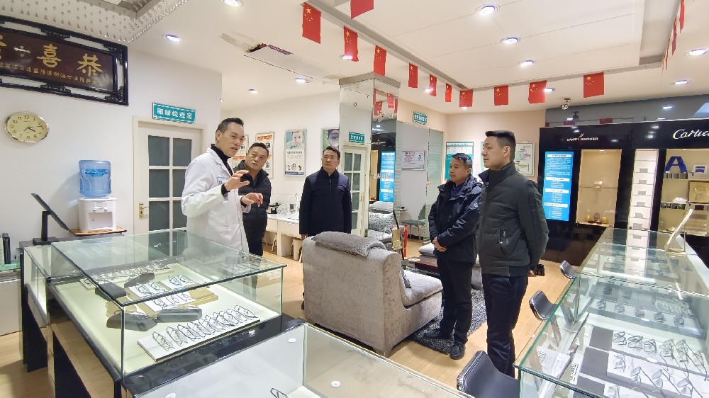 【会员风采】商丘市质量协会副会长崔源走访会员单位商丘市亨得利眼镜有限公司